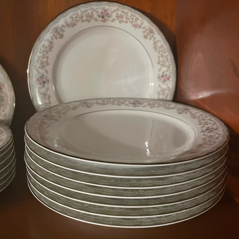 Antique Noritake fine bone China. EUC! 8 person place setting. - Picture 4 of 12